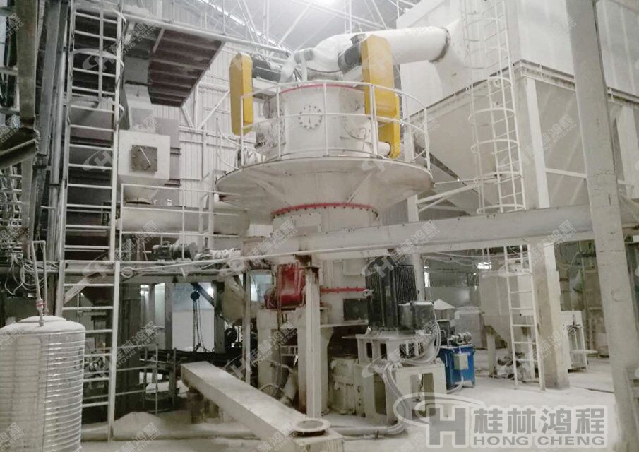 HLMX1100高純石英砂磨粉機推薦設備，桂林鴻程環(huán)保磨粉機，HLMX超細立式磨粉機