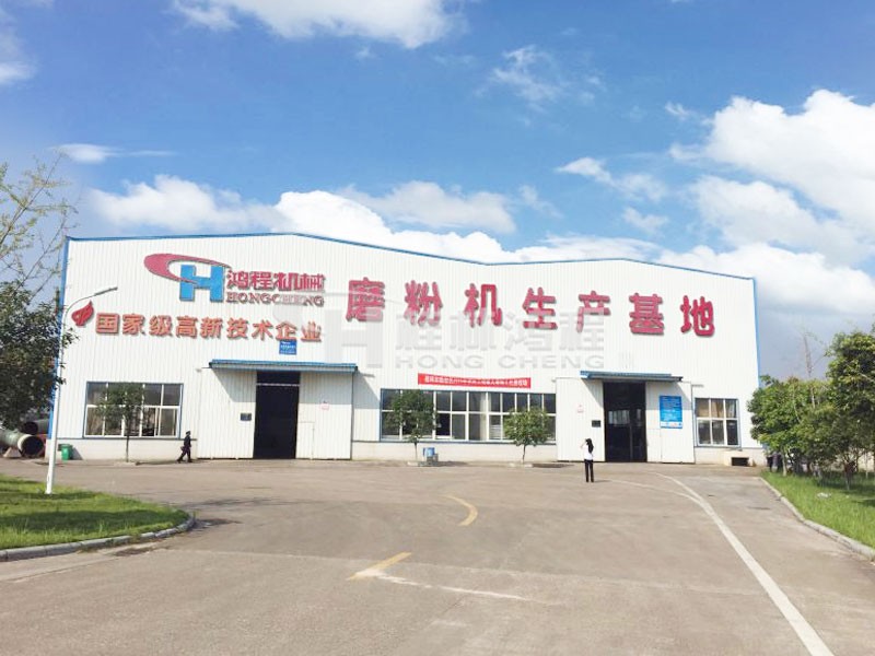 小型礦石磨粉機在哪里能買到？ 到桂林鴻程磨粉機生產(chǎn)基地