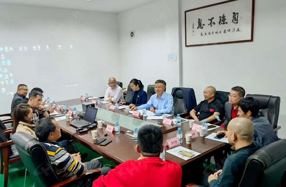 歡迎廣西塑料行業(yè)協(xié)會一行蒞臨桂林鴻程礦山機(jī)械廠參觀指導(dǎo)！