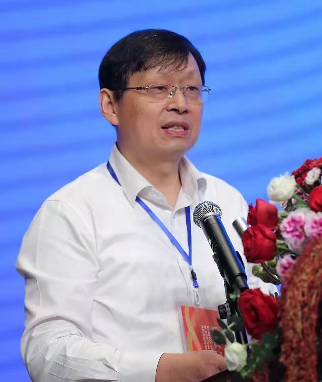 廣西大學校長助理、廣西碳酸鈣產(chǎn)業(yè)化工程院常務副院長、廣西碳酸鈣行業(yè)協(xié)會會長童張法圖片來源：廣西碳酸鈣產(chǎn)業(yè)化工程院